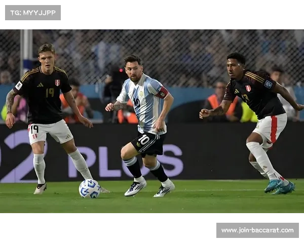 梅西携家人现身迈阿密主场 观看阿根廷战胜委内瑞拉精彩赛事